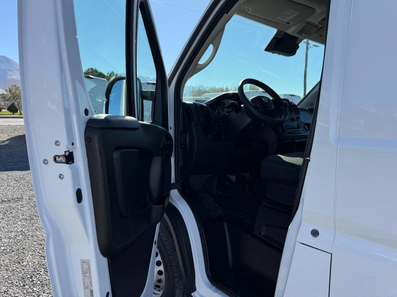 Used 2025 RAM ProMaster 2500 w/ Convenience Group image 14