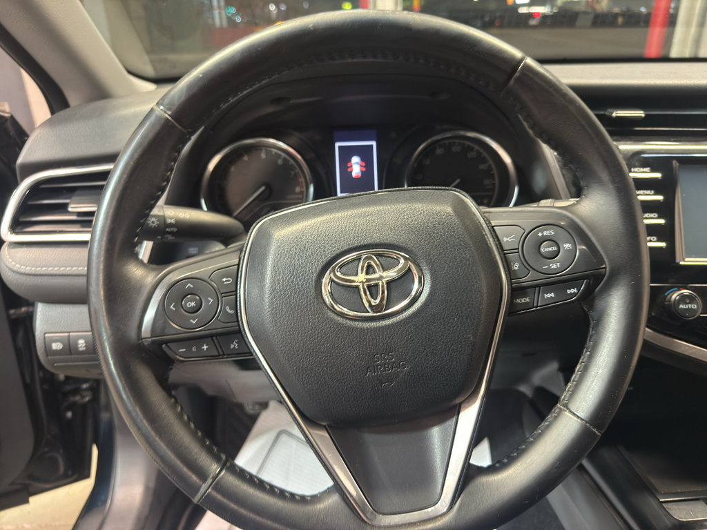 Used 2018 Toyota Camry SE w/ Moonroof Package FWD image 18