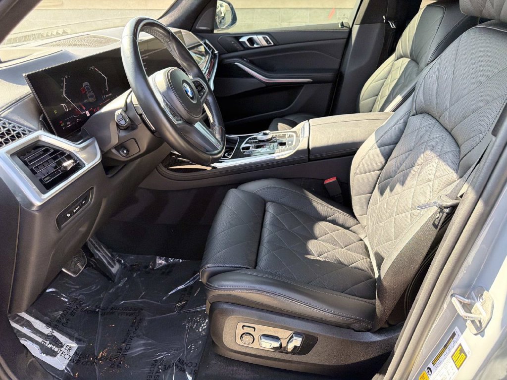 Used 2024 BMW X7 xDrive40i w/ M Sport Package AWD/4WD image 19