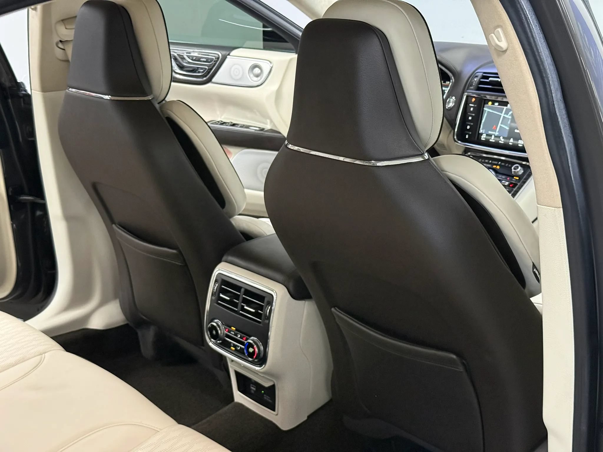 Used 2017 Lincoln Continental Black Label w/ Technology Package FWD image 21