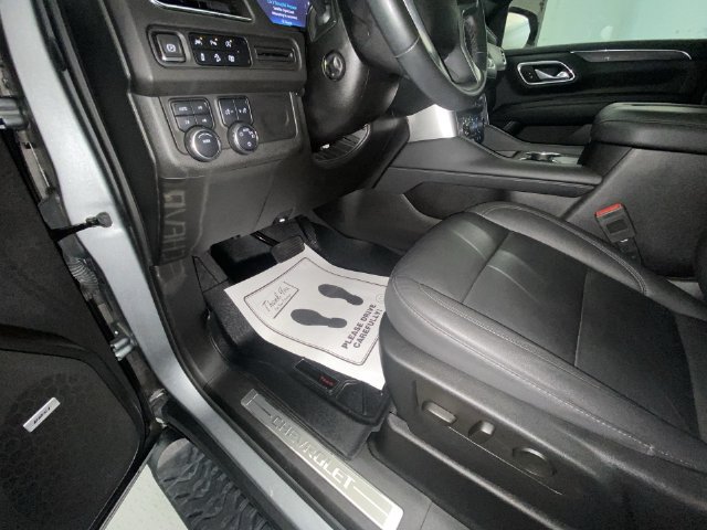Used 2023 Chevrolet Suburban Z71 w/ Luxury Package AWD/4WD image 12