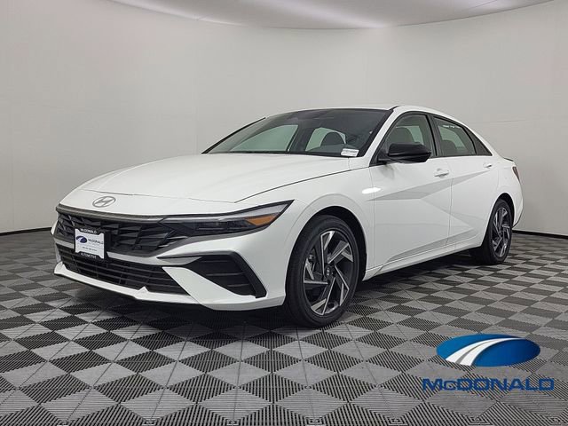 Used 2025 Hyundai Elantra SEL image 1