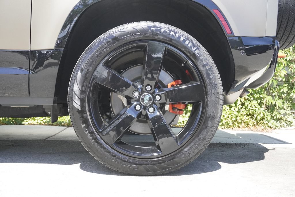 Used 2023 Land Rover Defender 90 X AWD/4WD image 30
