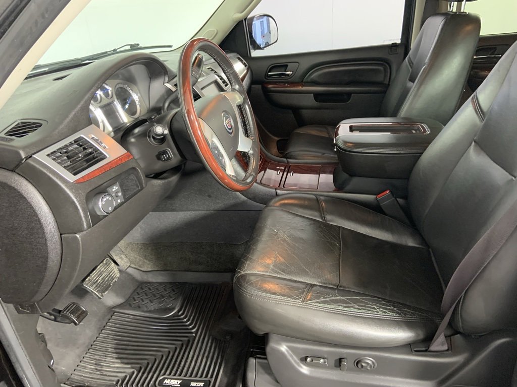 Used 2013 Cadillac Escalade Premium image 15