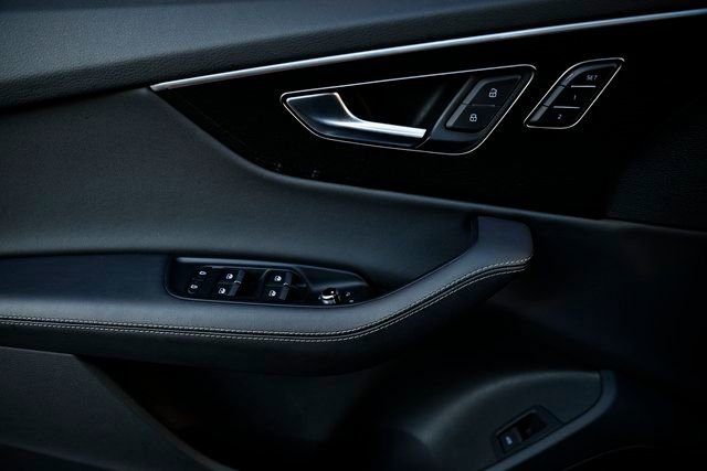 Used 2025 Audi Q7 3.0T Premium Plus image 14