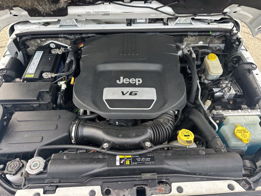 Used 2017 Jeep Wrangler Unlimited Sahara w/ Connectivity Group AWD/4WD image 29