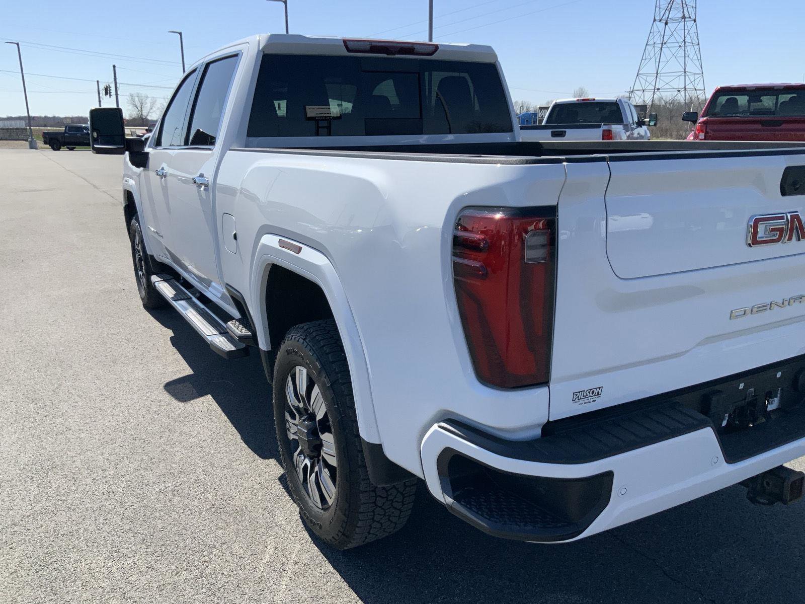 Used 2024 GMC Sierra 3500 Denali AWD/4WD image 22