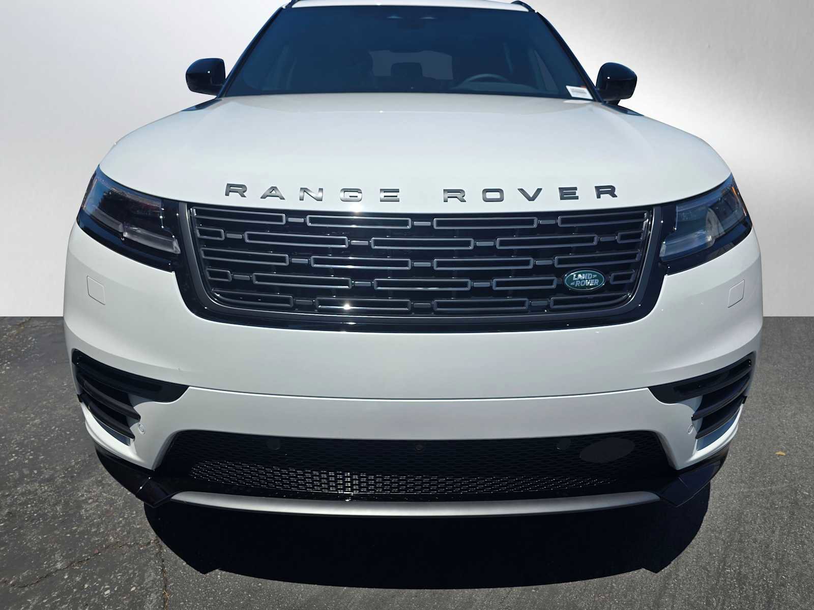 Certified 2026 Land Rover Range Rover Velar Dynamic SE image 2