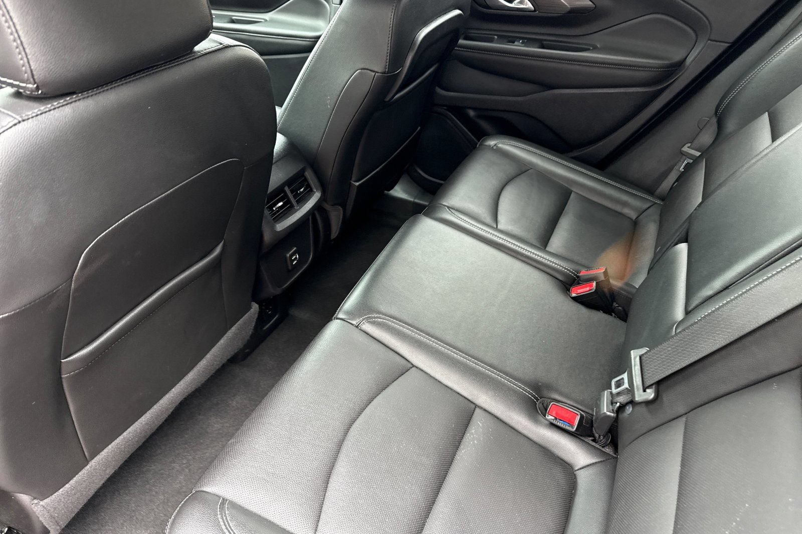Used 2024 GMC Terrain SLT AWD/4WD image 12