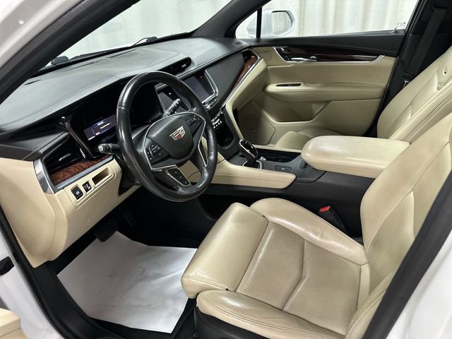 Used 2017 Cadillac XT5 Luxury w/ Driver Awareness Package FWD image 14