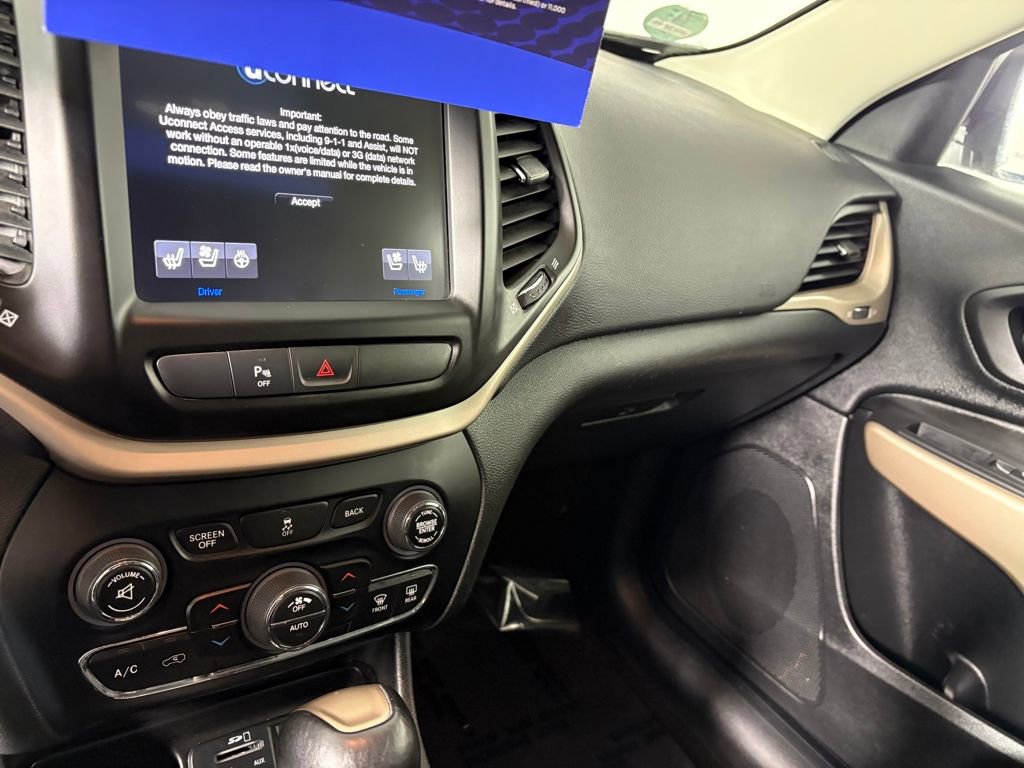 Used 2018 Jeep Cherokee Limited w/ Luxury Group image 18