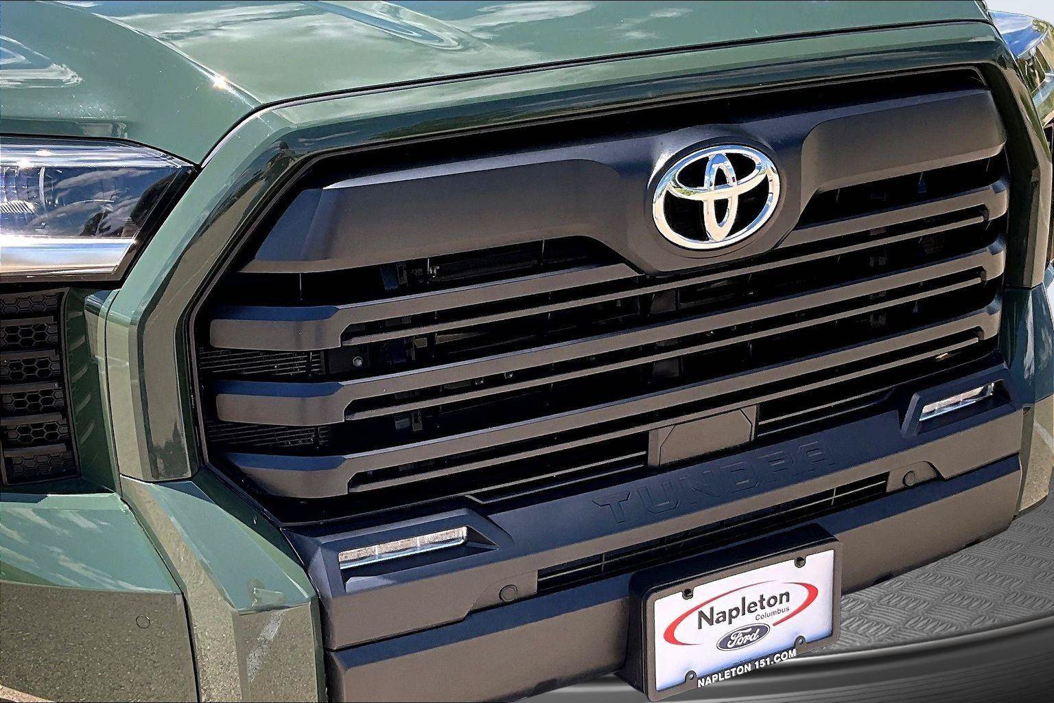 Used 2022 Toyota Tundra SR5 w/ SR5 Convenience Package AWD/4WD image 29