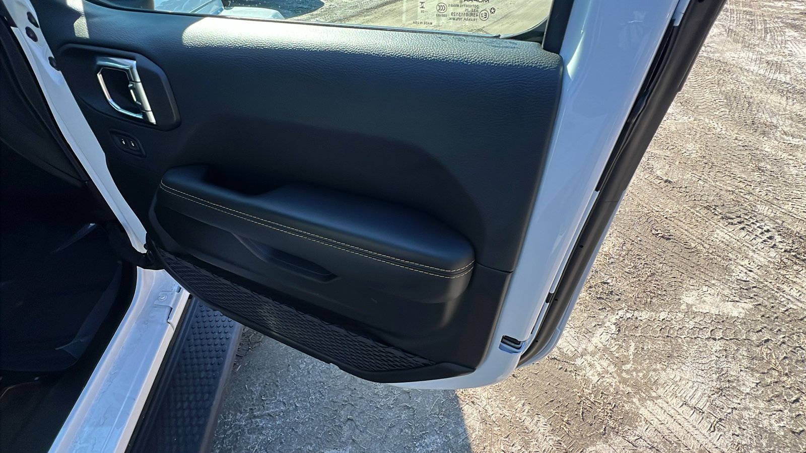 Used 2025 Jeep Wrangler Sahara 4xe image 18