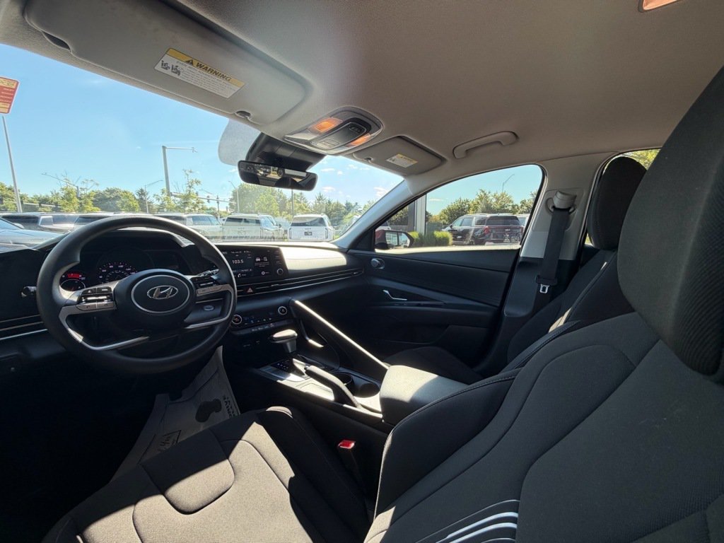 Used 2023 Hyundai Elantra SEL w/ Cargo Package FWD image 8