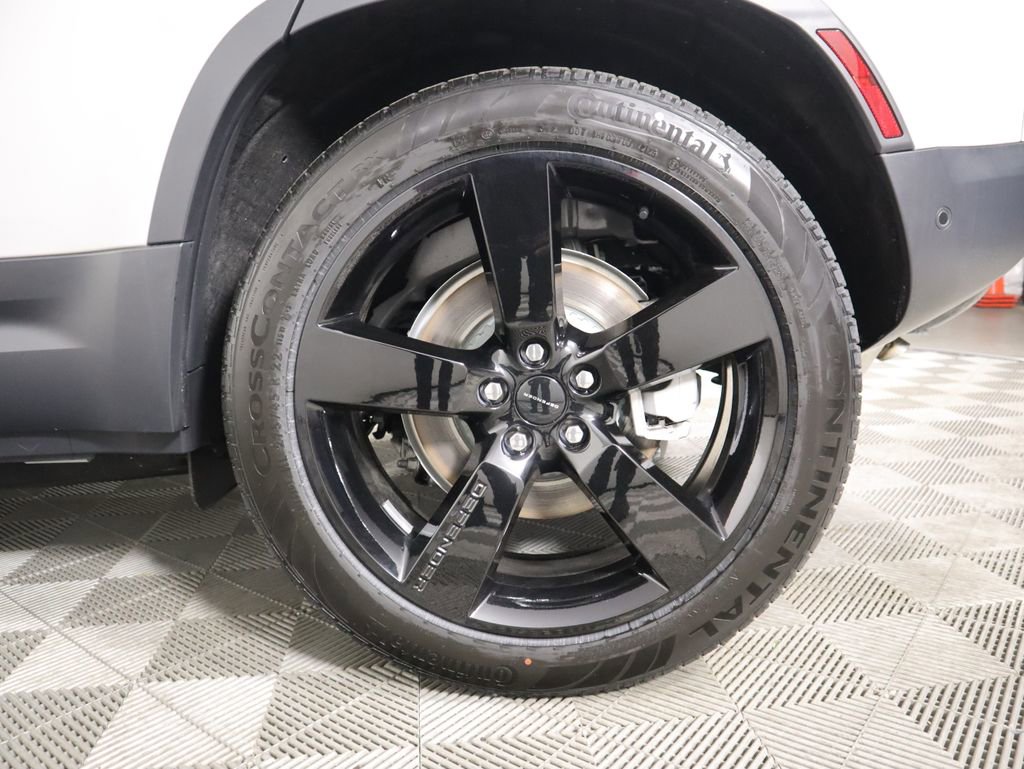 New 2026 Land Rover Defender 110 S image 32