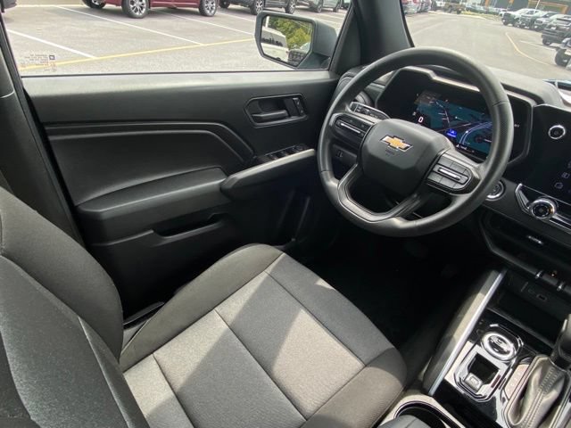 Used 2025 Chevrolet Colorado W/T w/ Advanced Trailering Package AWD/4WD image 24