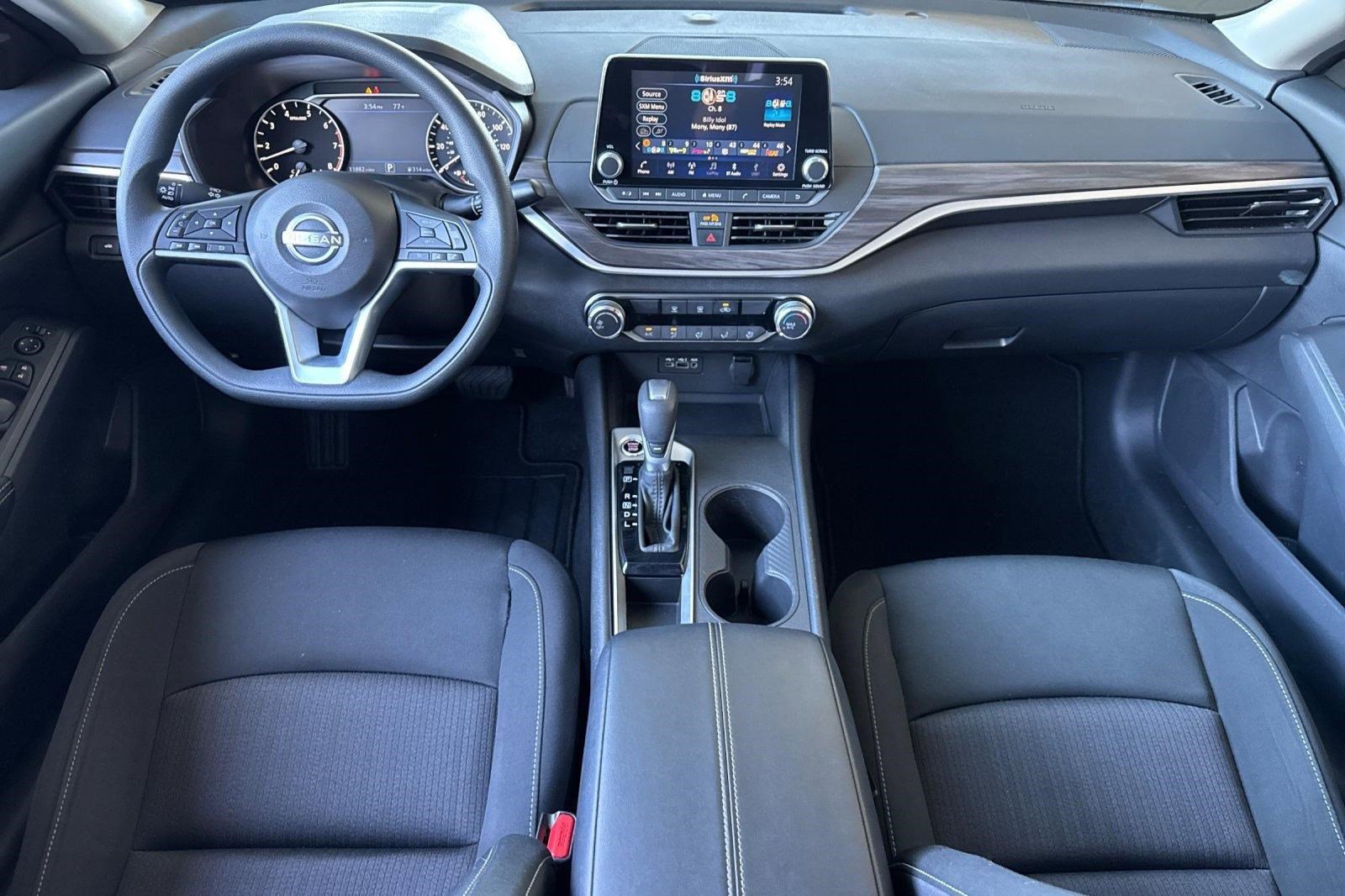 Used 2025 Nissan Altima 2.5 SV image 13