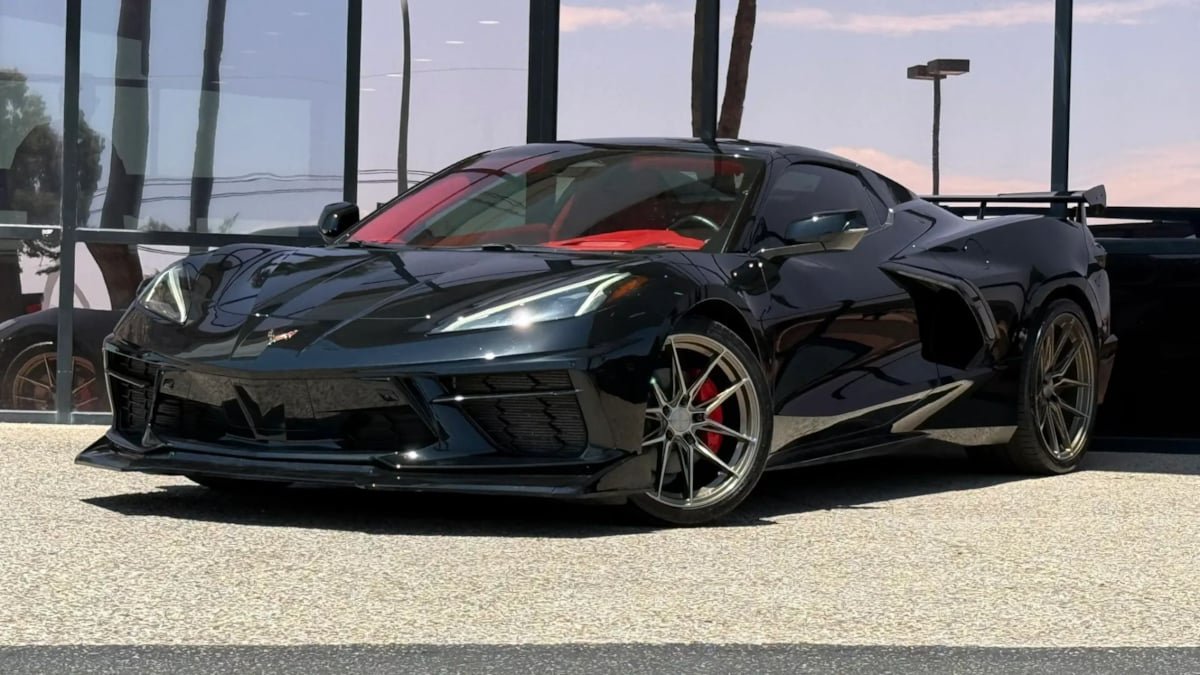 Used 2024 Chevrolet Corvette Stingray Premium Conv w/ 3LT RWD image 2