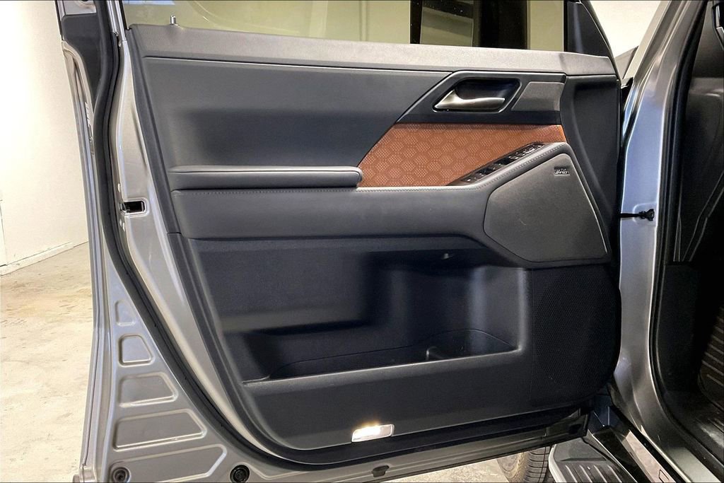 Used 2024 Lexus GX 550 w/ Accessory Package (Z1) image 21