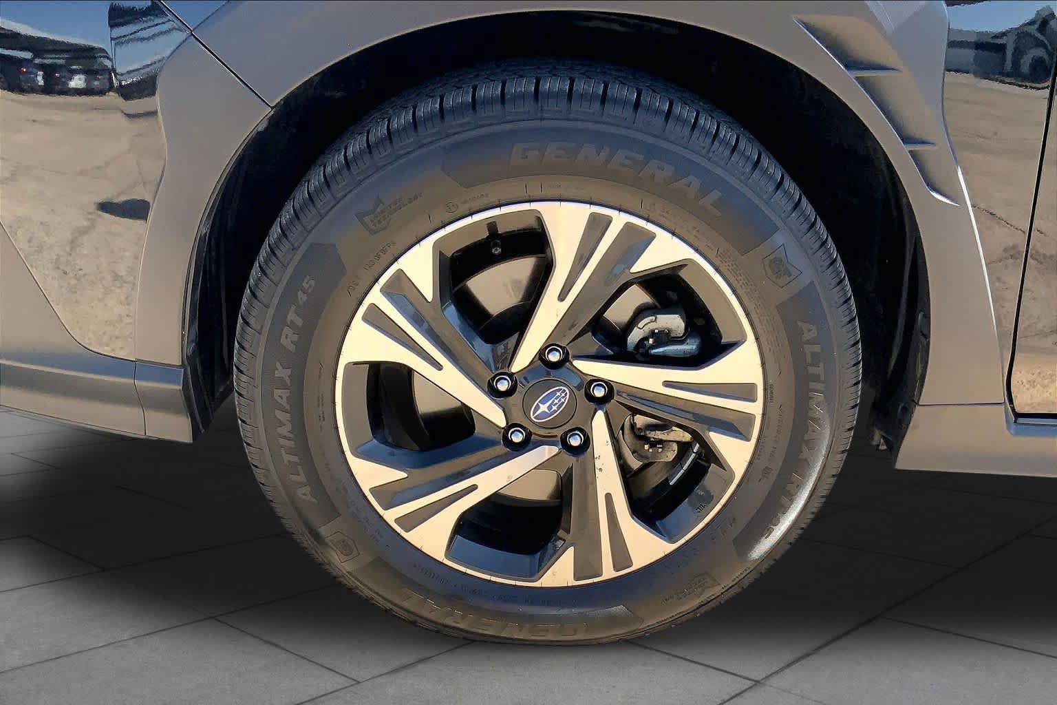 Used 2025 Subaru Crosstrek 2.5i Premium AWD/4WD image 10