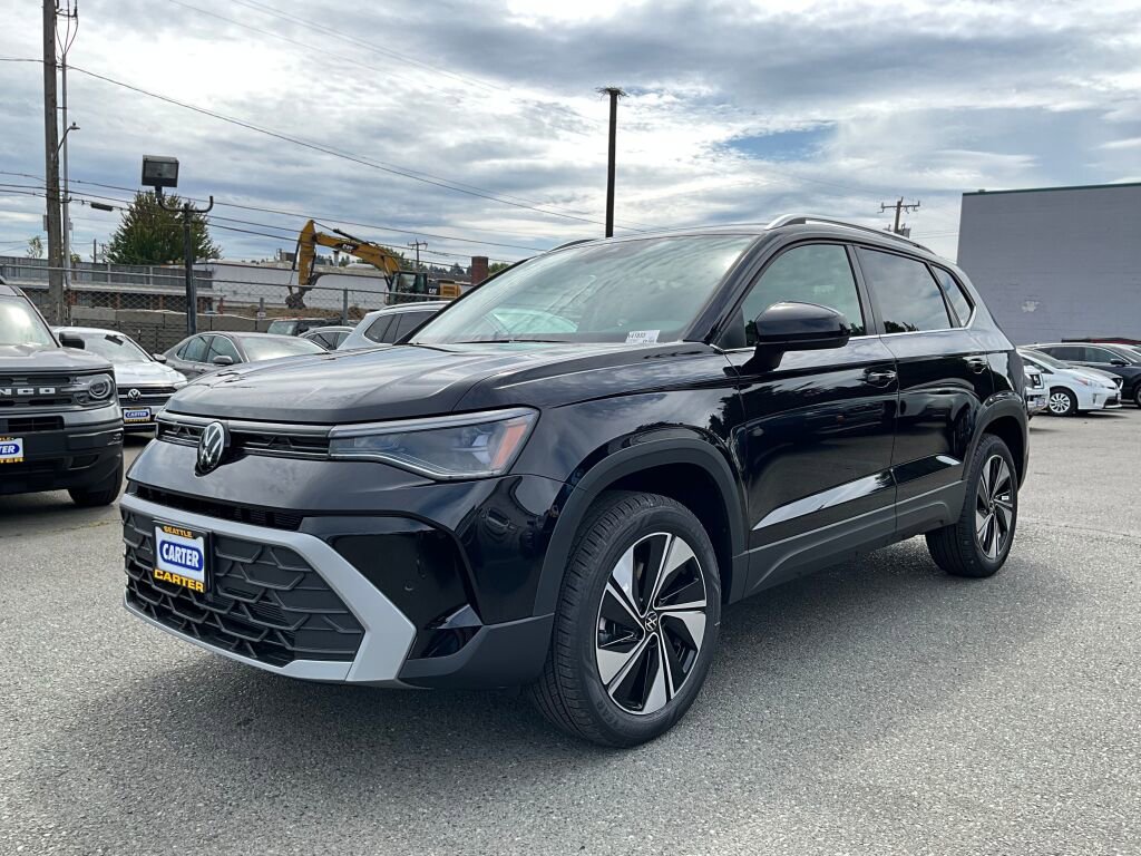 New 2025 Volkswagen Taos SE image 3