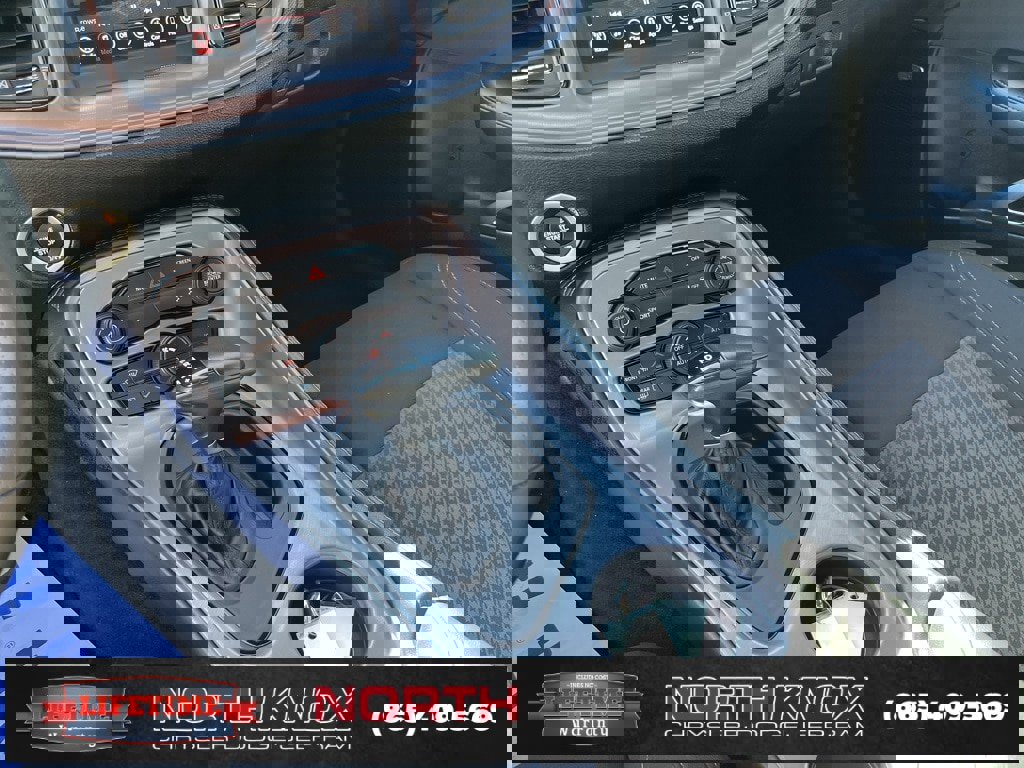 Used 2023 Dodge Challenger SXT w/ Blacktop Package image 13