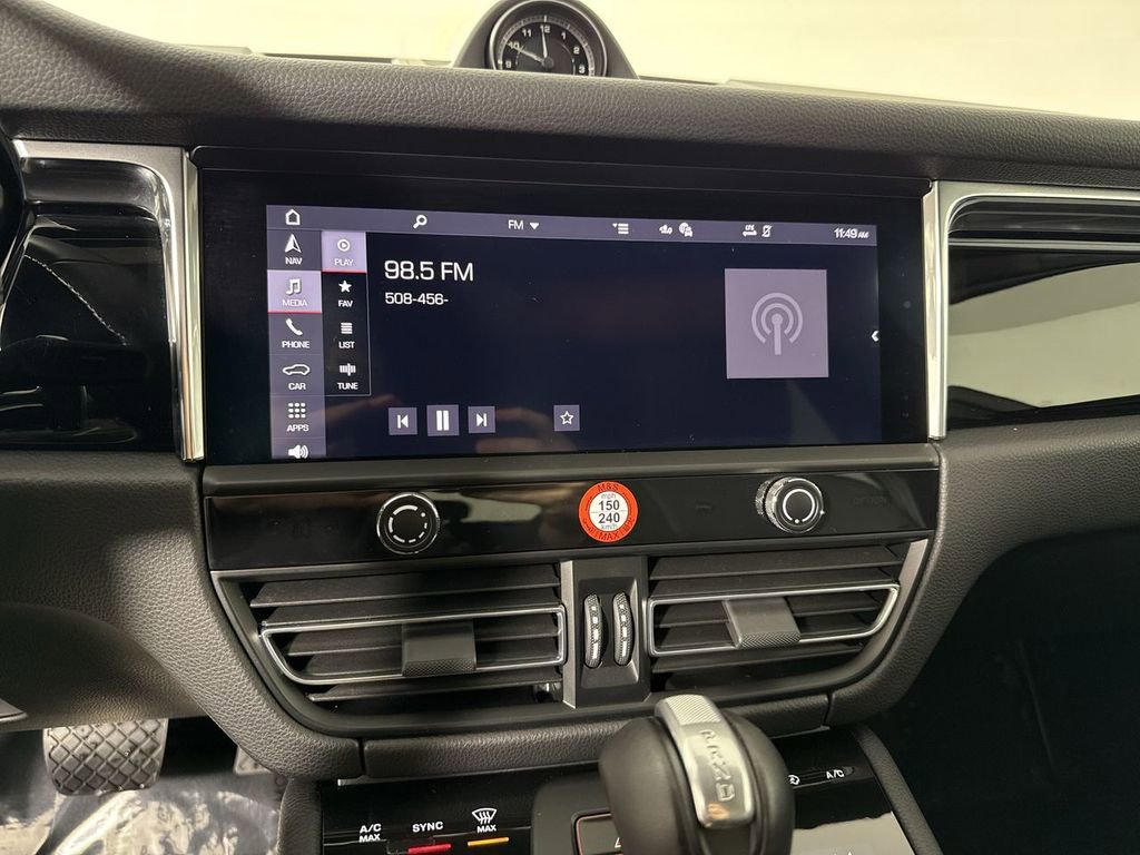 Certified 2025 Porsche Macan image 28