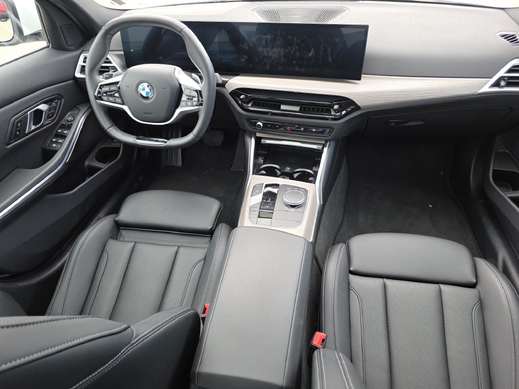 Used 2025 BMW 330i xDrive Sedan AWD/4WD image 20
