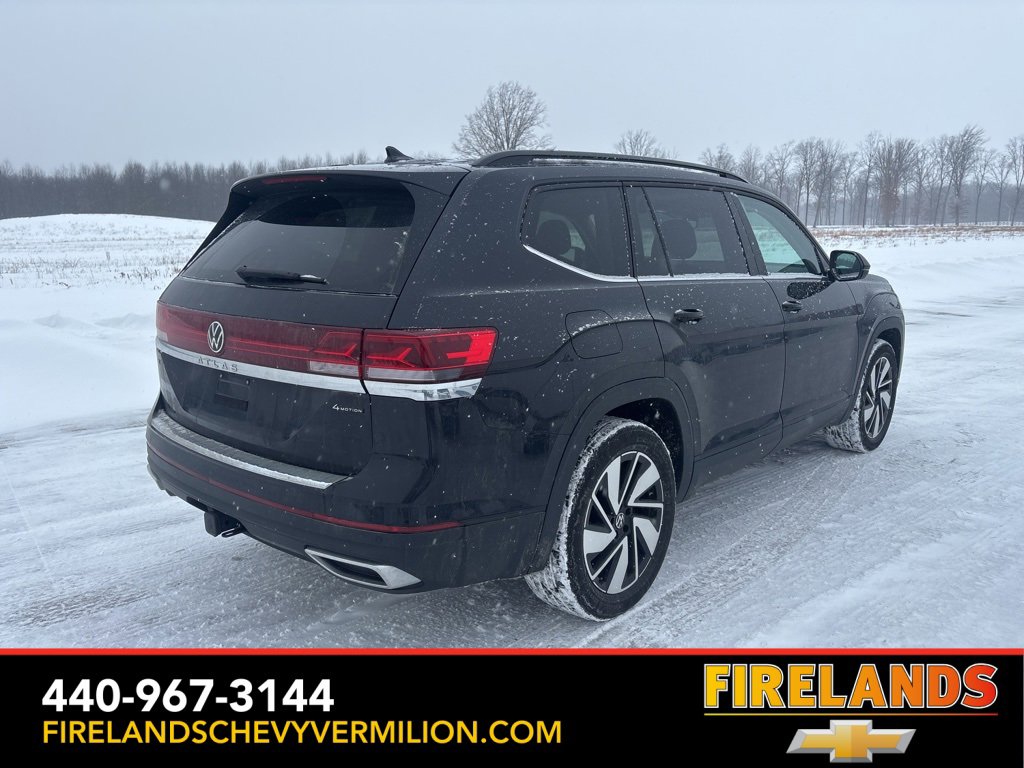 Used 2024 Volkswagen Atlas SE w/ Panoramic Sunroof Package image 5