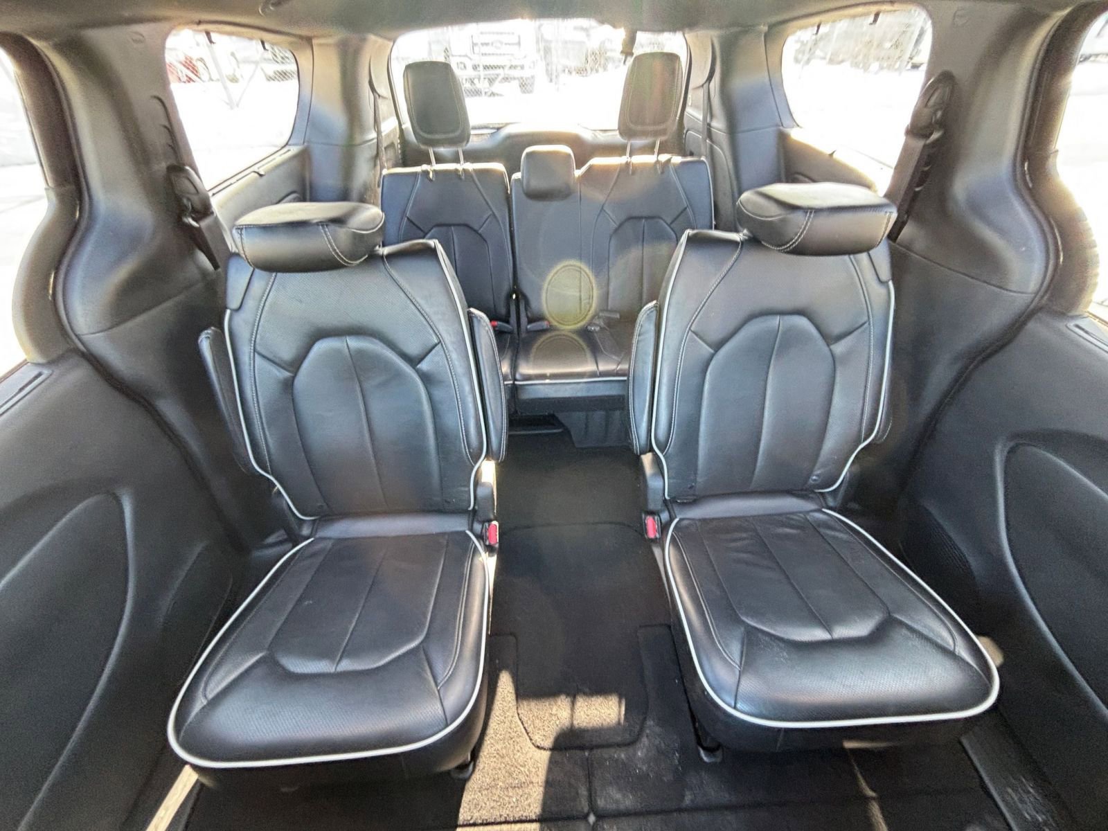 Used 2025 Chrysler Pacifica Limited image 43