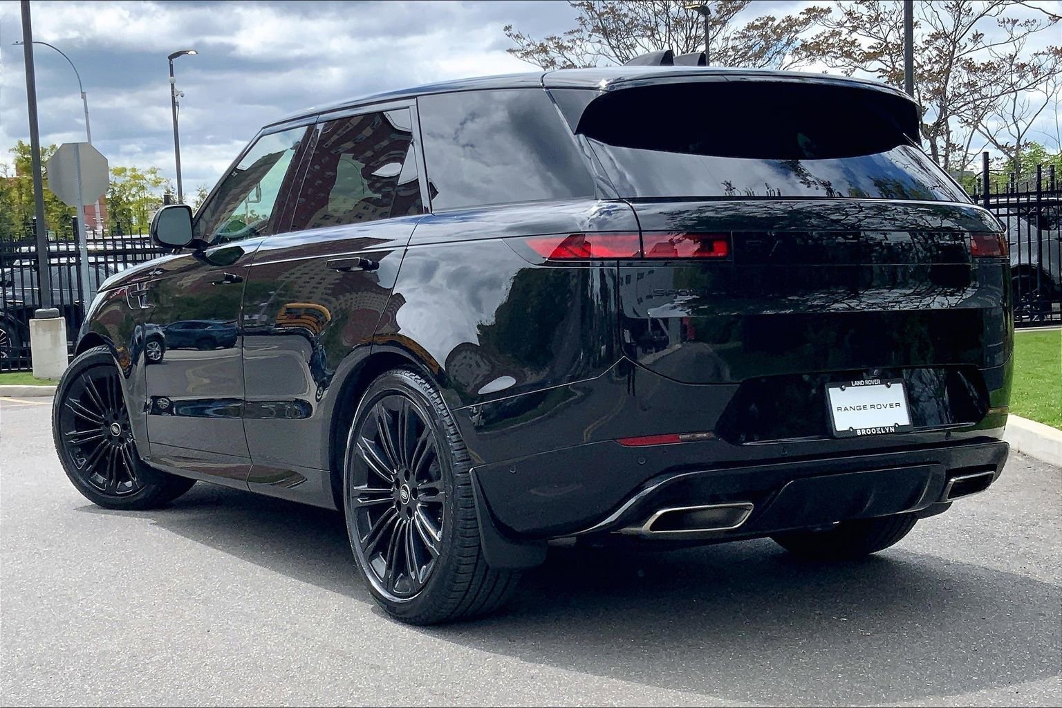 Certified 2024 Land Rover Range Rover Sport Dynamic SE AWD/4WD image 11