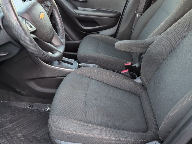 Used 2021 Chevrolet Trax LS w/ Tint and Cruise Package image 9