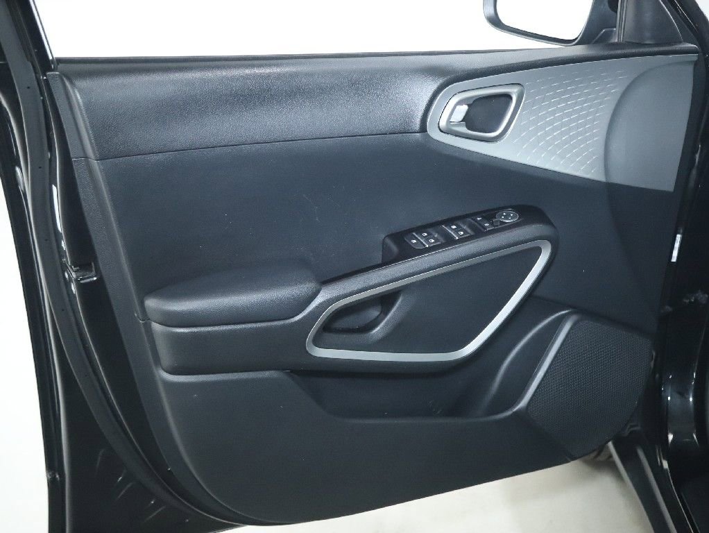 Used 2022 Kia Soul LX w/ Technology Package image 15