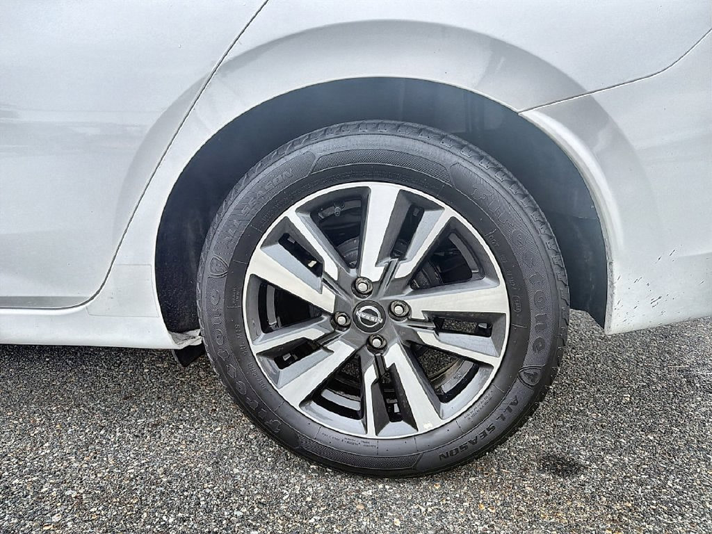 Used 2024 Nissan Versa SV FWD image 34
