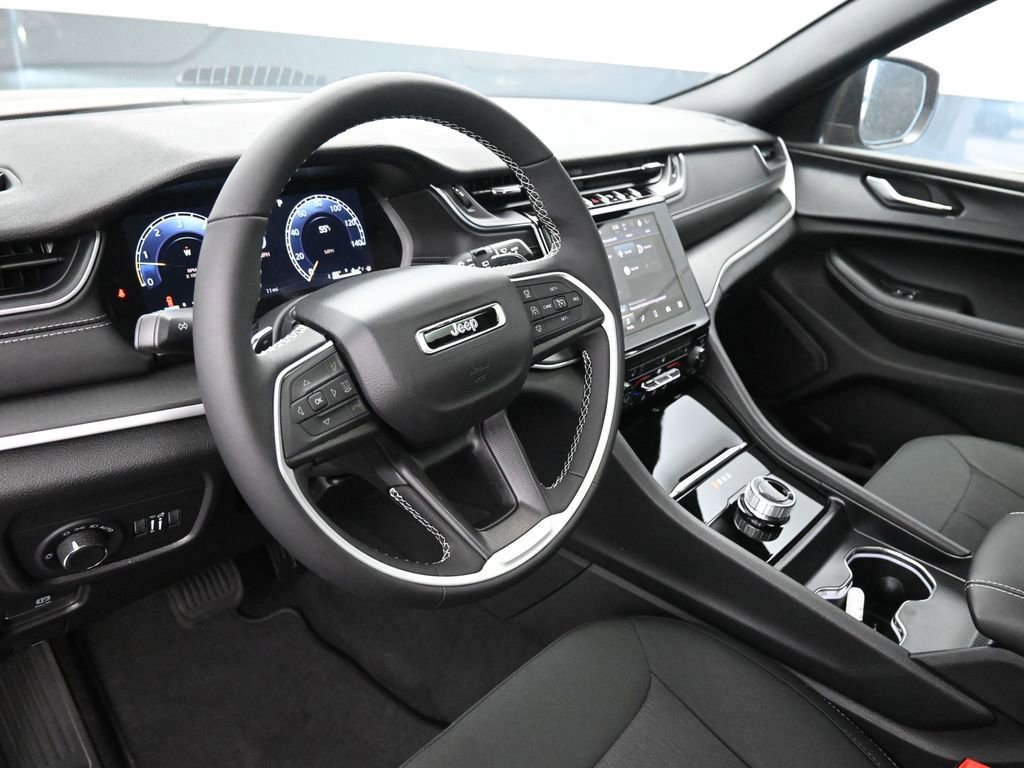 New 2025 Jeep Grand Cherokee Laredo X w/ Luxury Tech Group I image 23