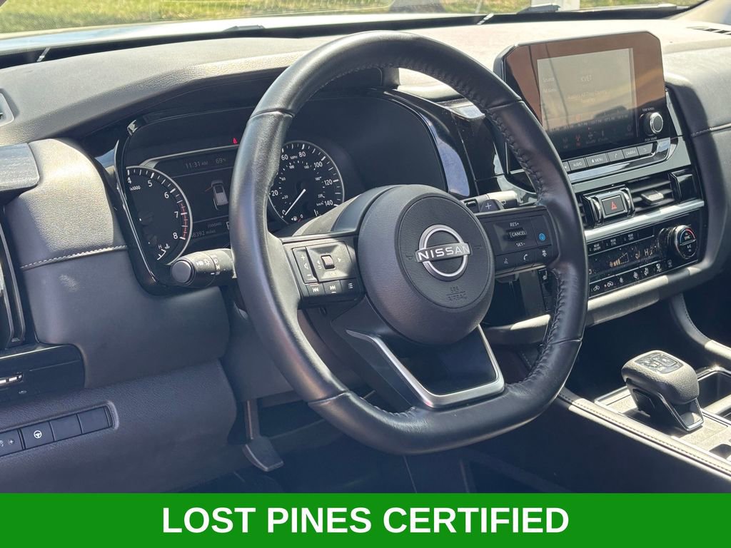 Used 2024 Nissan Pathfinder SV image 7