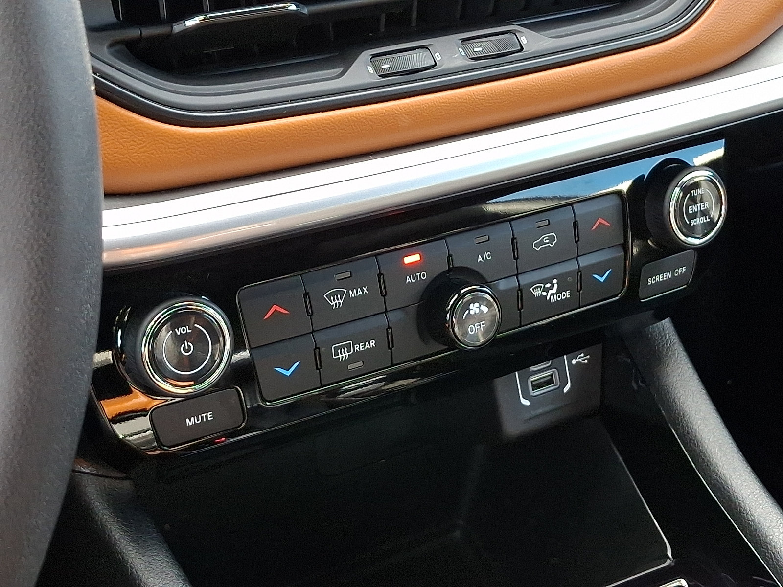 Certified 2025 Jeep Compass Limited AWD/4WD image 16