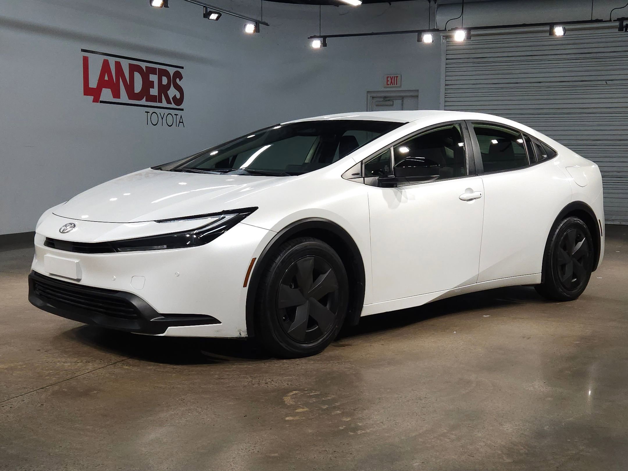 Used 2023 Toyota Prius LE image 3