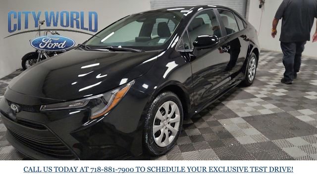 Used 2025 Toyota Corolla LE image 5