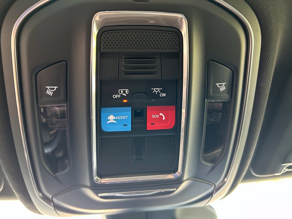 Used 2025 Jeep Grand Cherokee Laredo AWD/4WD image 48