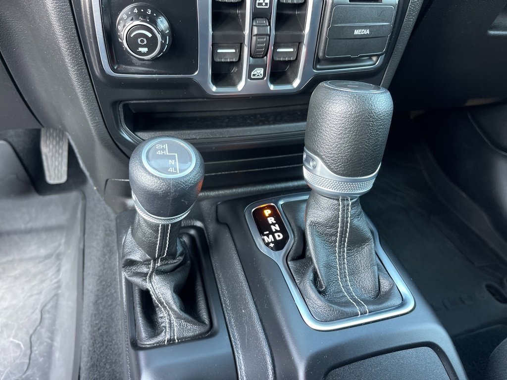 Used 2022 Jeep Gladiator Overland w/ Cold Weather Group image 16