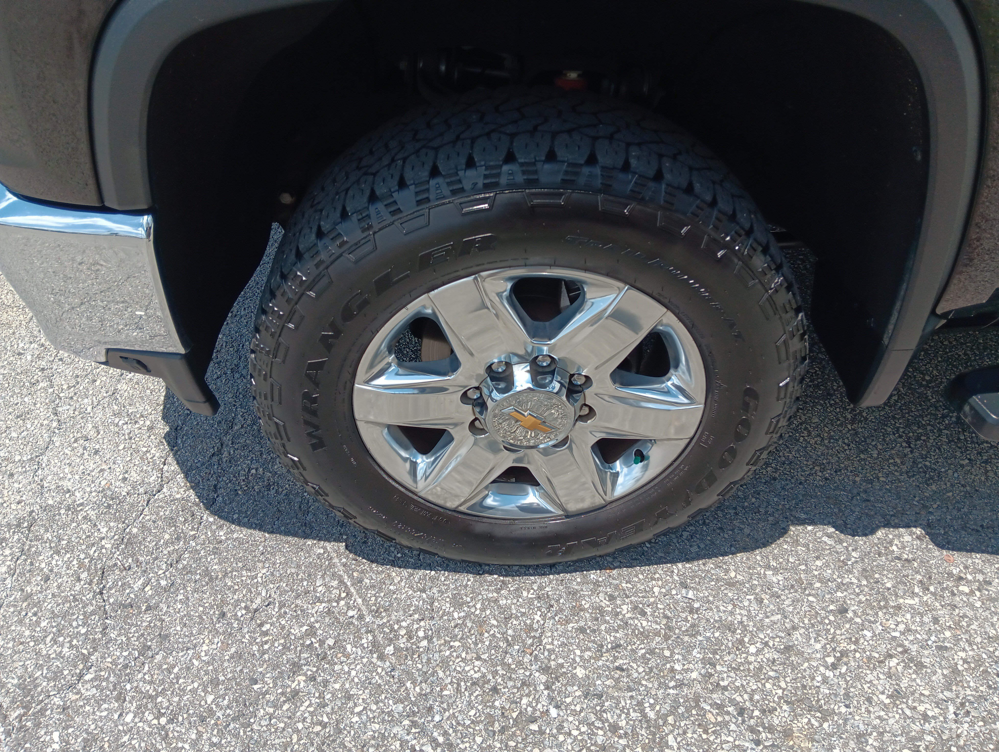 Used 2023 Chevrolet Silverado 2500 LTZ w/ LTZ Convenience Package AWD/4WD image 2