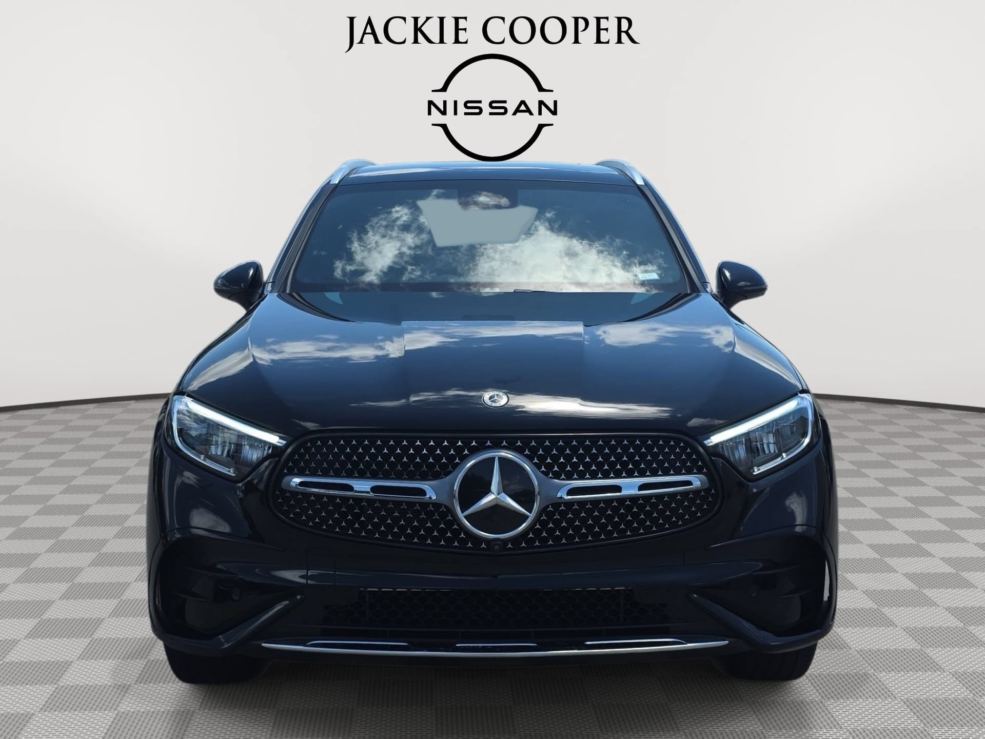 Certified 2025 Mercedes-Benz GLC 300 4MATIC image 2