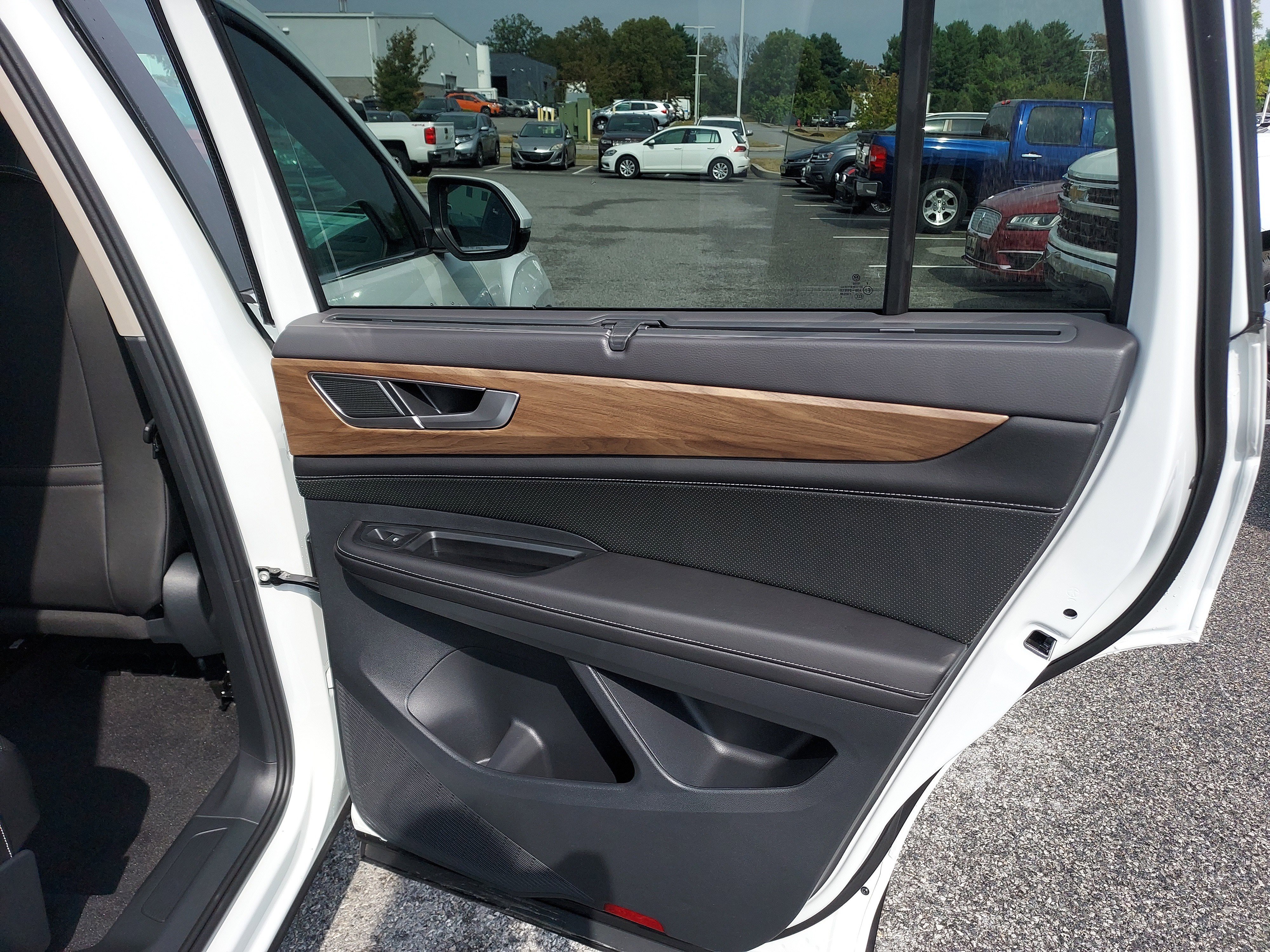 New 2026 Volkswagen Atlas SE image 22