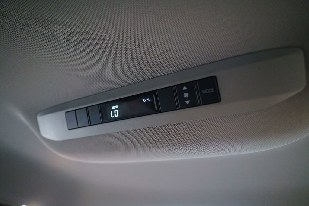 Certified 2026 Toyota Sienna LE FWD image 35