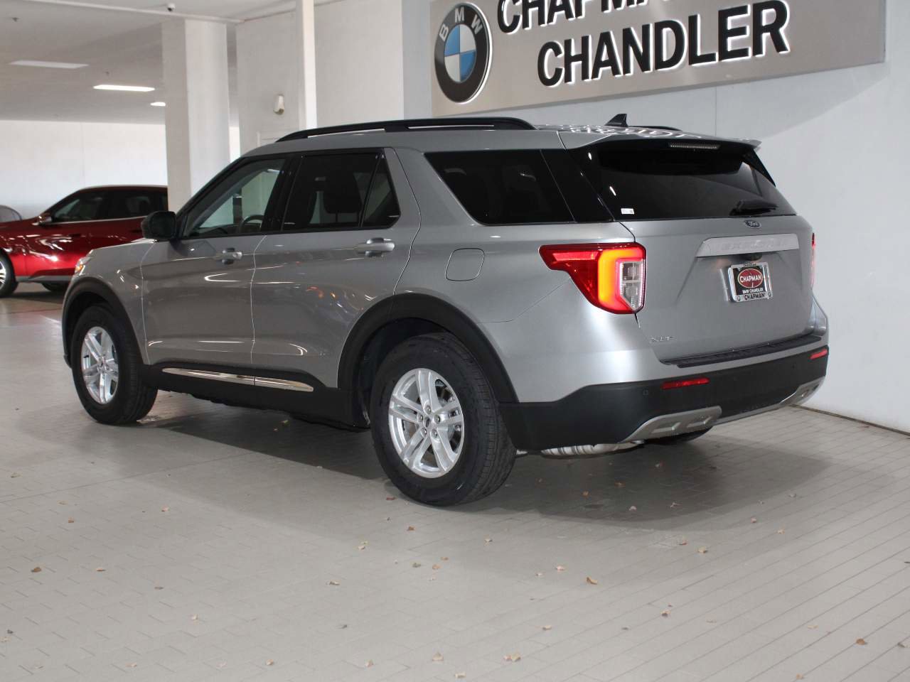 Used 2022 Ford Explorer XLT w/ Equipment Group 202A image 5