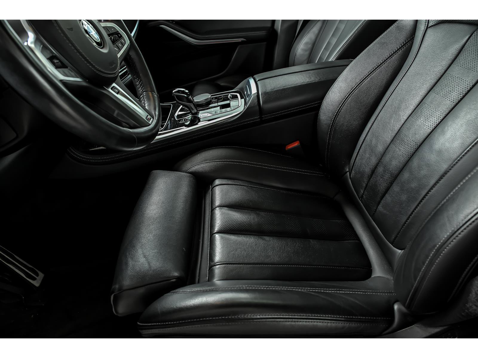 Used 2022 BMW X7 xDrive40i w/ M Sport Package AWD/4WD image 12
