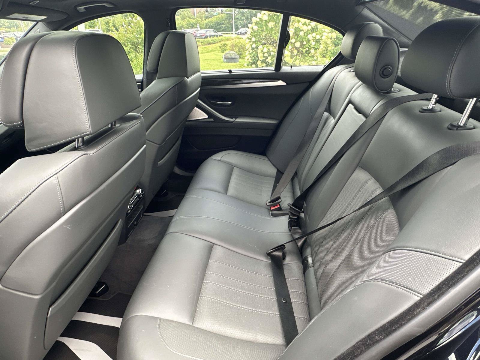Used 2013 BMW M5 RWD image 32