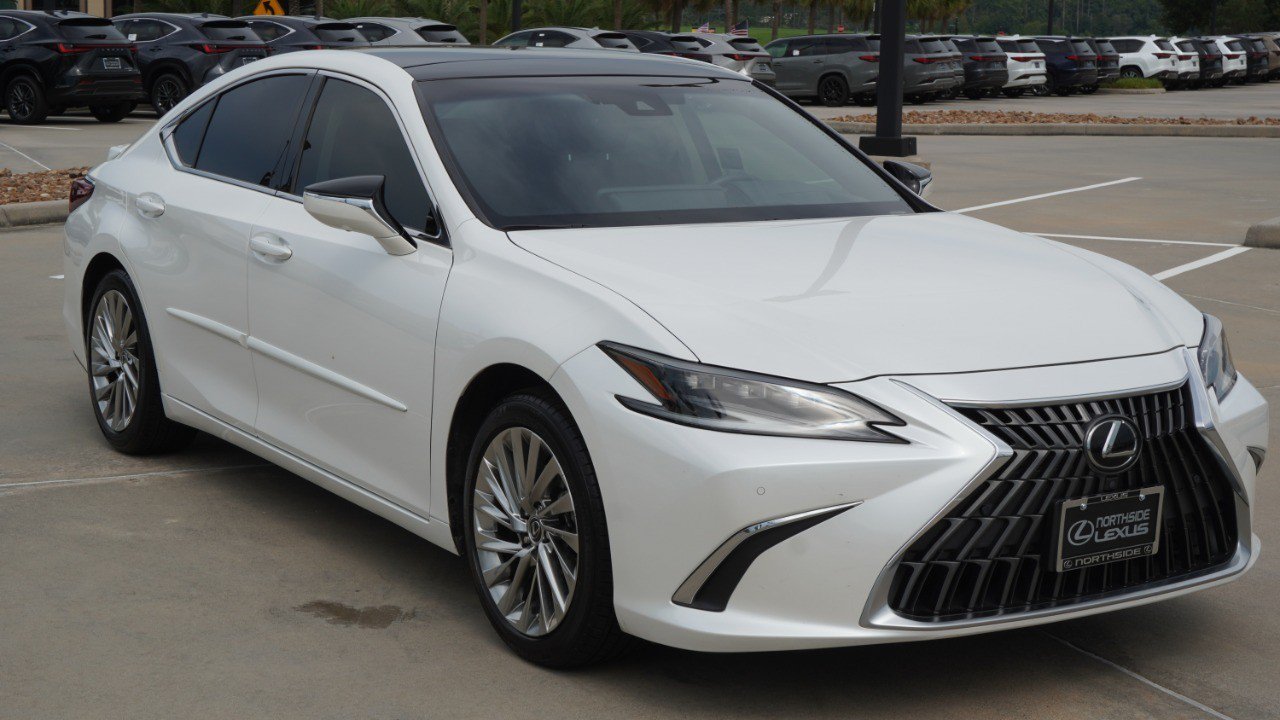 Certified 2022 Lexus ES 350 Ultra Luxury w/ Accessory Package 2 FWD image 3