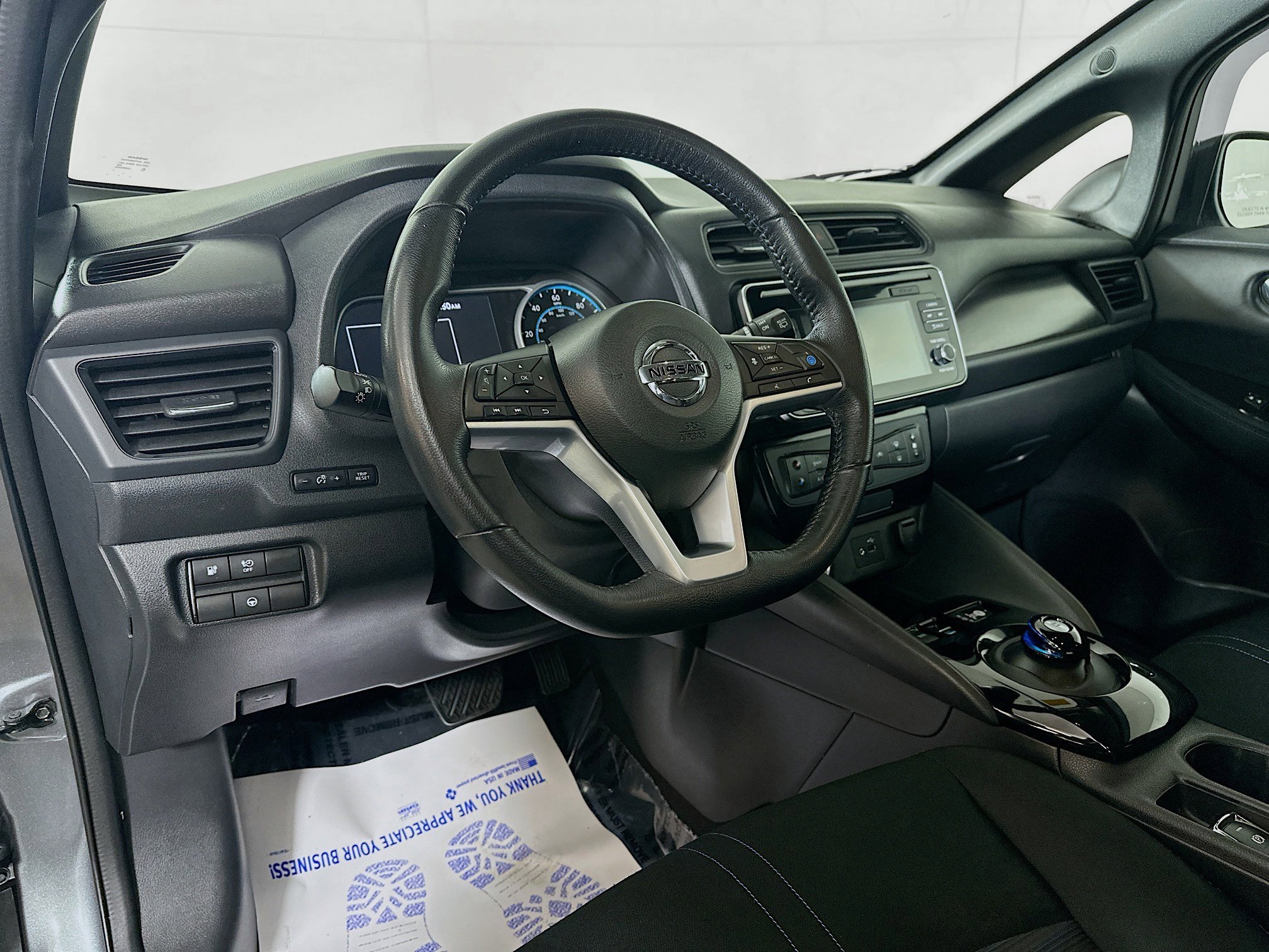 Used 2018 Nissan Leaf SV w/ SV Technology Package FWD image 9